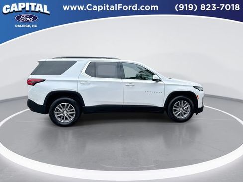 Used 2022 Chevrolet Traverse LT FWD image 9