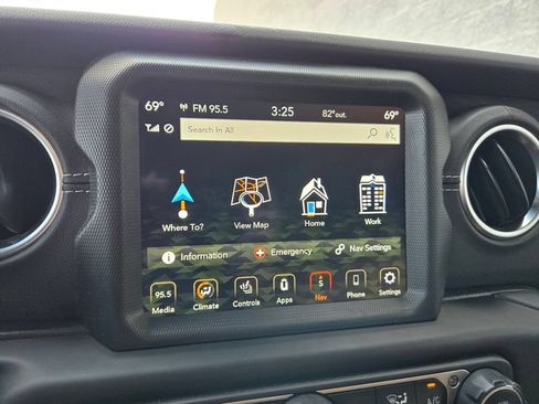 Used 2021 Jeep Wrangler Unlimited Sahara AWD/4WD image 26