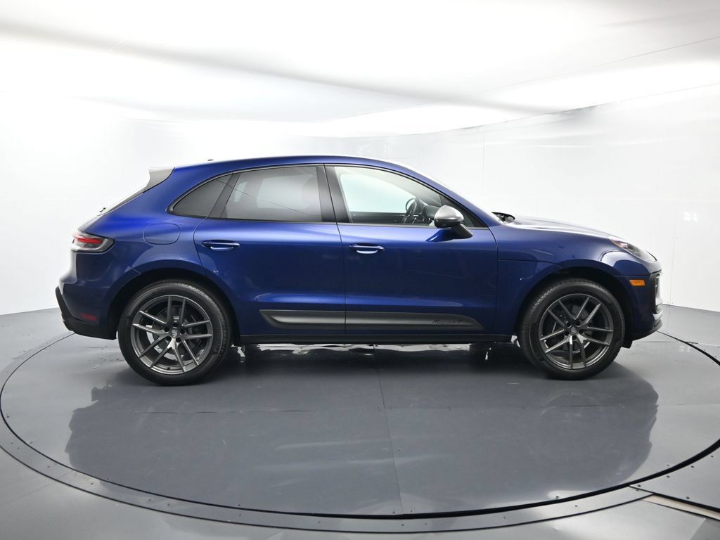 Certified 2025 Porsche Macan AWD/4WD image 16