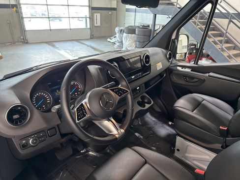 Used 2024 Mercedes-Benz eSprinter 170 Cargo image 13