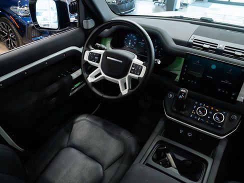 Used 2023 Land Rover Defender 130 SE AWD/4WD image 9