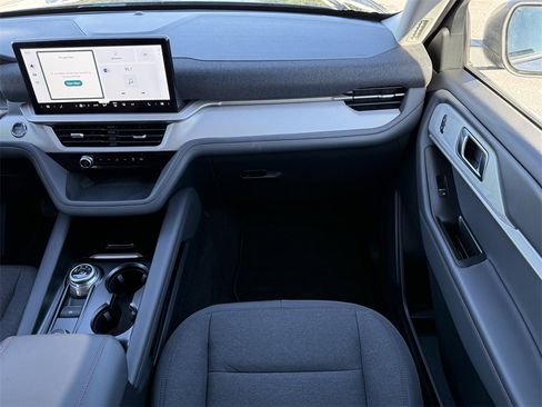 Certified 2025 Ford Explorer Active image 17