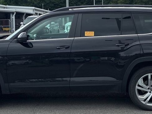 Used 2023 Volkswagen Atlas SE w/ Panoramic Sunroof Package FWD image 3