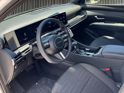 New 2025 Hyundai Santa Cruz SE image 6