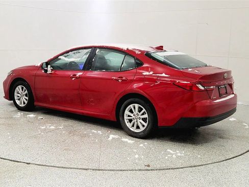 Used 2025 Toyota Camry LE image 5