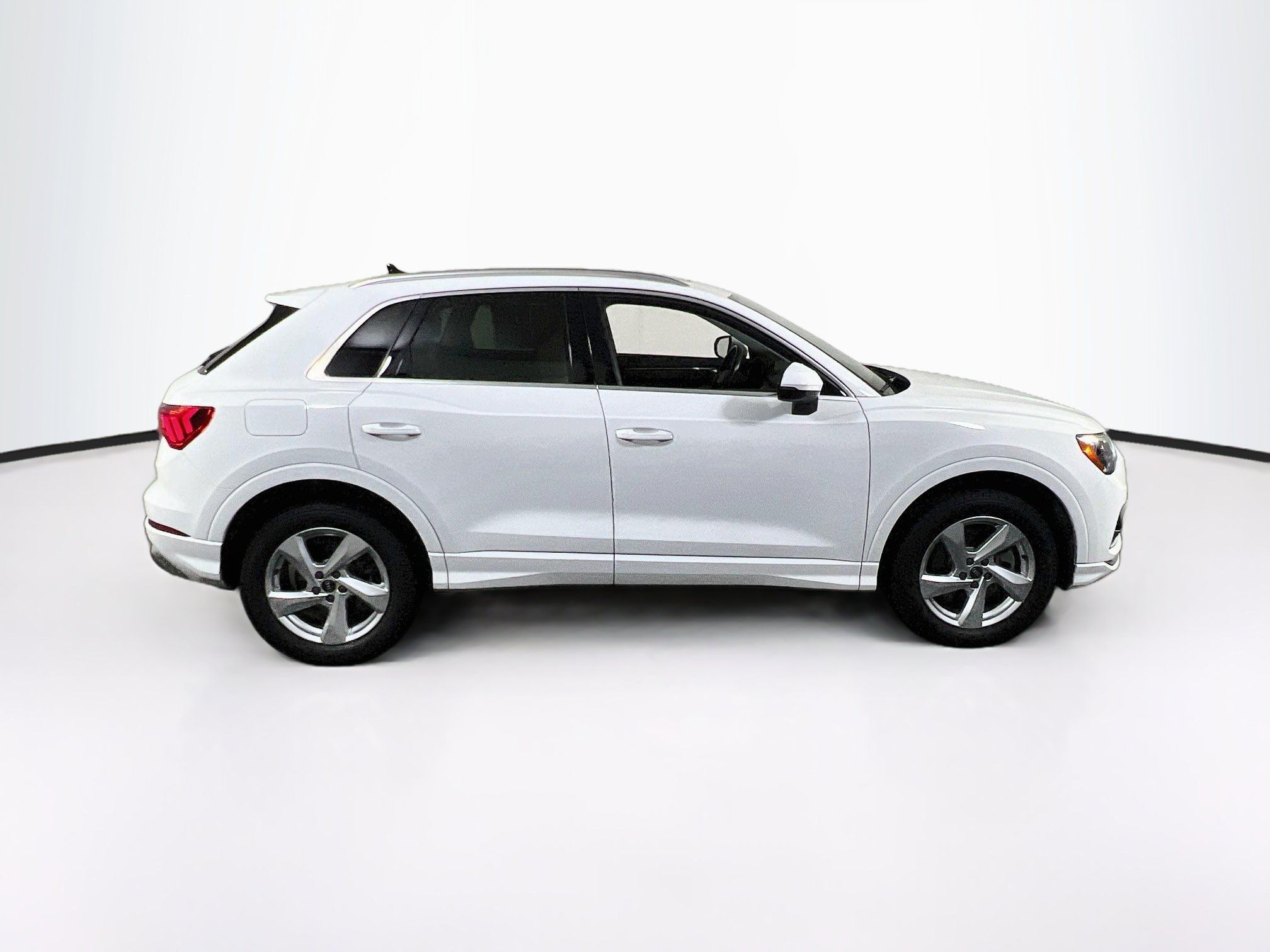 Used 2021 Audi Q3 2.0T Premium w/ Convenience Package AWD/4WD image 4