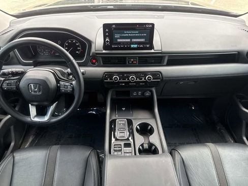 Certified 2025 Honda Pilot Touring image 10