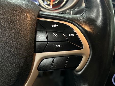 Used 2018 Jeep Cherokee High Altitude w/ Luxury Group image 35