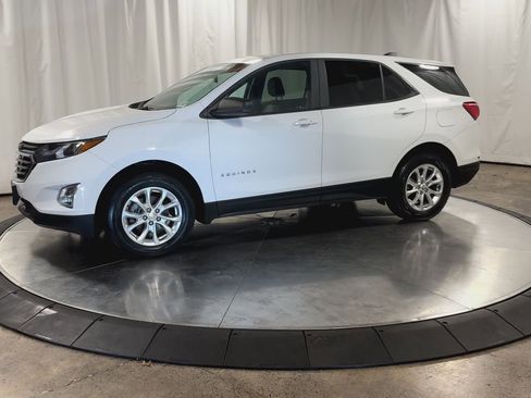 Used 2020 Chevrolet Equinox LS w/ LS Convenience Package image 5