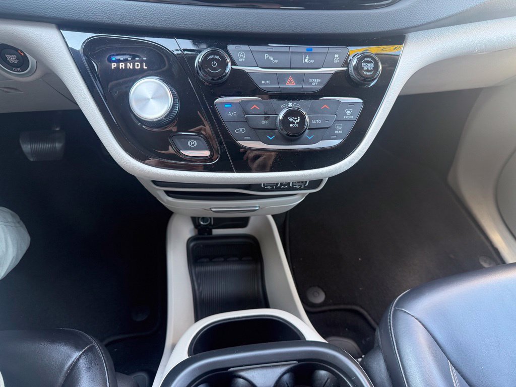 Used 2023 Chrysler Pacifica Touring-L FWD image 34