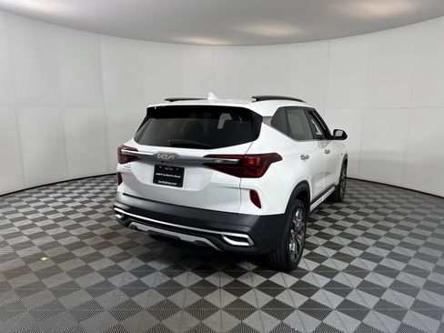 Certified 2023 Kia Seltos SX w/ SX Sunroof Package image 10