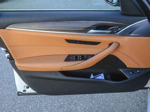 Certified 2023 BMW 530e w/ Convenience Package image 17