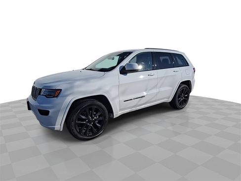 Used 2020 Jeep Grand Cherokee Altitude image 4