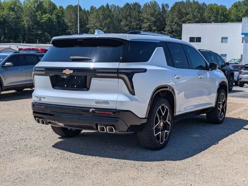 New 2026 Chevrolet Traverse High Country FWD image 2