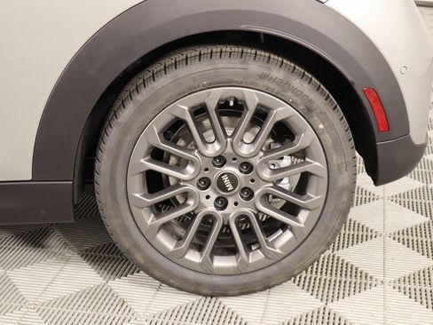 New 2025 MINI Cooper 2-Door Hardtop FWD image 18