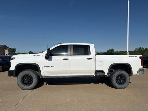 Used 2024 Chevrolet Silverado 2500 ZR2 w/ ZR2 Bison Edition AWD/4WD image 7
