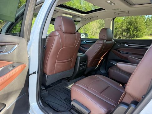 Used 2021 Buick Enclave Avenir w/ Avenir Technology Package FWD image 27