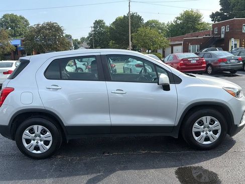 Used 2017 Chevrolet Trax LS FWD image 4