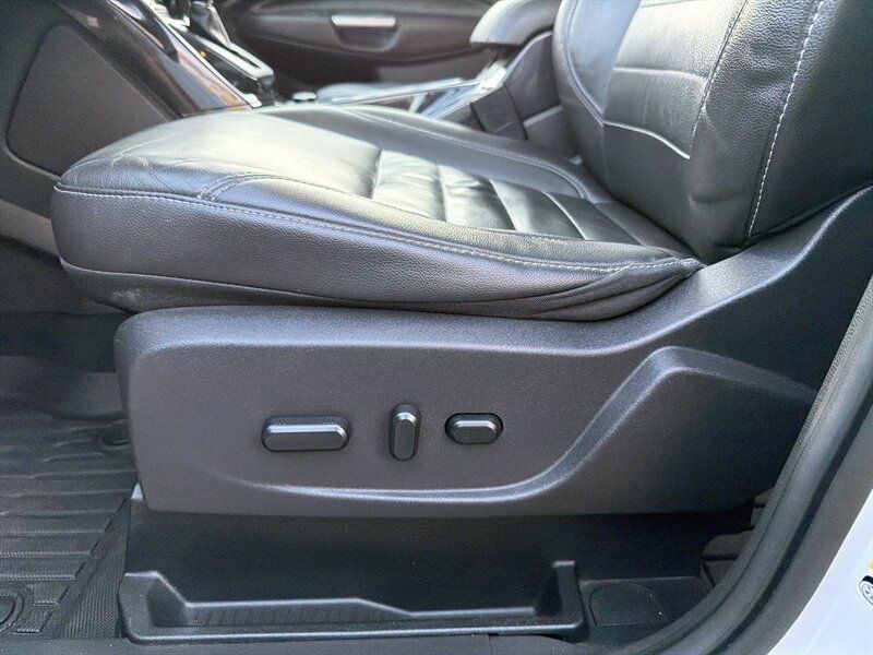 Used 2016 Ford Escape Titanium FWD image 19