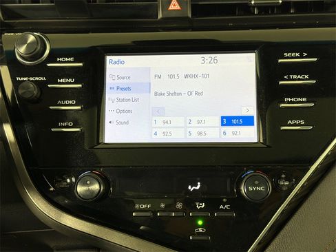 Used 2018 Toyota Camry XLE image 29