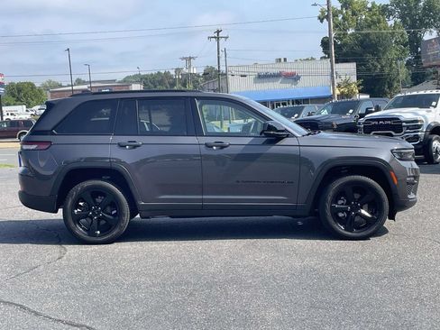 Certified 2023 Jeep Grand Cherokee Limited w/ Black Appearance Package AWD/4WD image 9