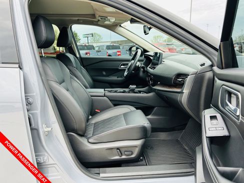 Used 2024 Nissan Rogue Platinum image 34