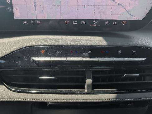 Used 2025 Buick Enclave Sport Touring w/ Super Cruise Package FWD image 19