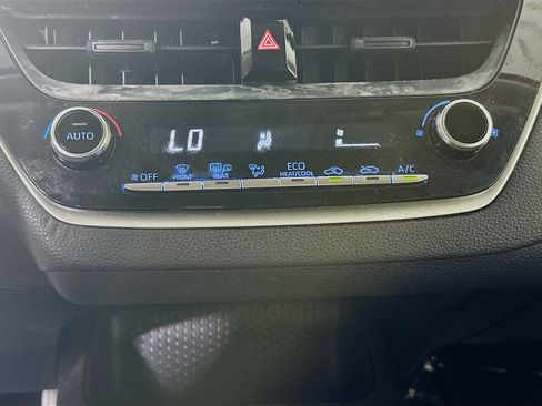 Used 2020 Toyota Corolla LE FWD image 22