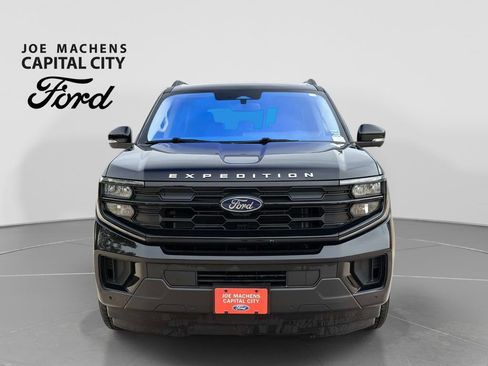 Used 2025 Ford Expedition Active AWD/4WD image 10