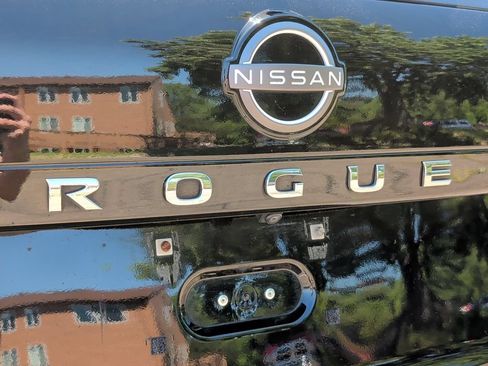 Used 2023 Nissan Rogue S AWD/4WD image 41
