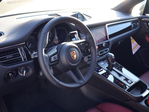 New 2026 Porsche Macan image 4