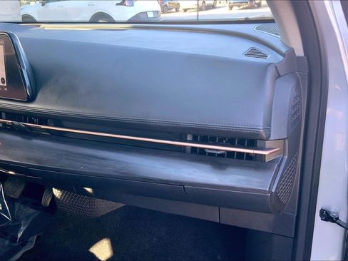 Used 2024 Nissan Ariya AWD image 18