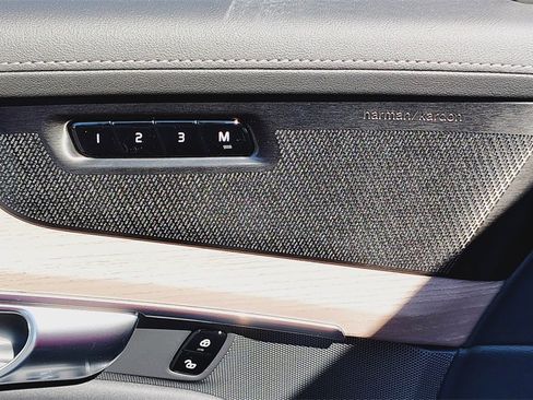 New 2026 Volvo XC90 B6 Plus w/ Protection Package Premier image 9