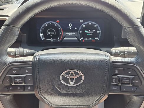 Certified 2025 Toyota 4Runner Limited AWD/4WD image 18