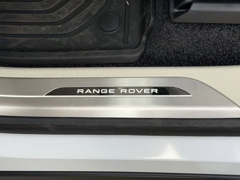 New 2025 Land Rover Range Rover SE image 13