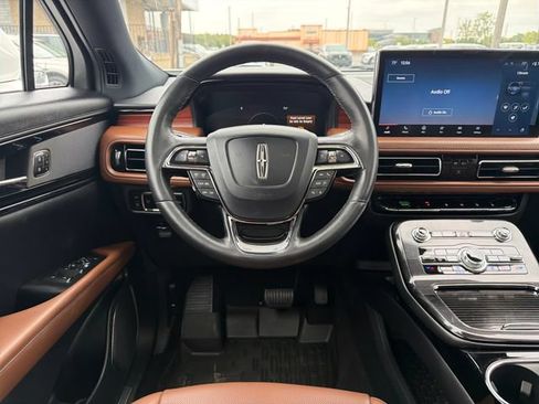 Used 2023 Lincoln Nautilus Reserve AWD/4WD image 16