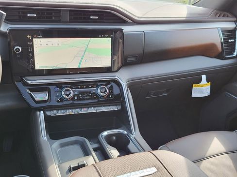 New 2025 GMC Sierra 2500 Denali w/ Denali Reserve Package image 36