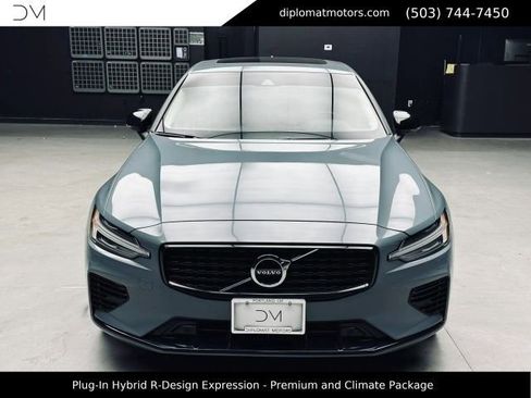 Used 2022 Volvo S60 T8 R-Design Expression w/ Premium Package AWD/4WD image 11