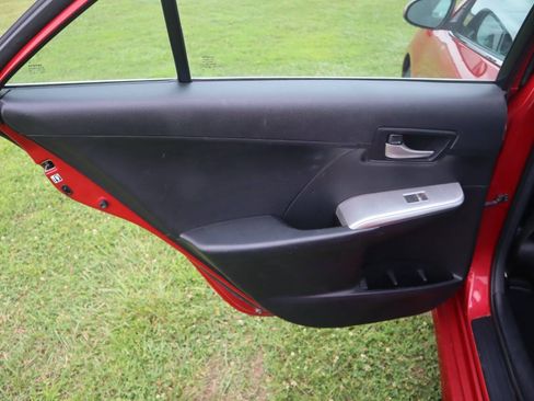 Used 2014 Toyota Camry SE FWD image 16