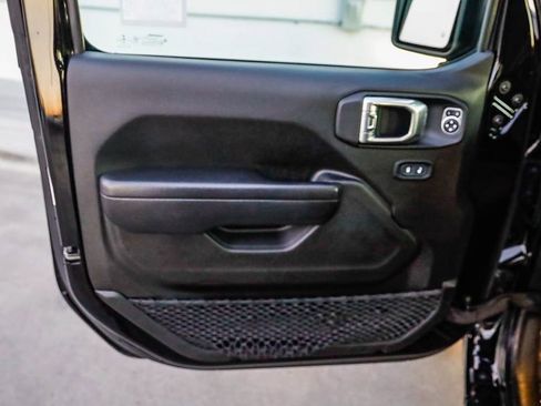 Used 2023 Jeep Gladiator Sport image 22