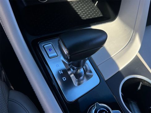 Used 2024 Genesis G70 2.5T image 27