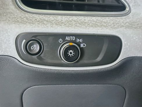 Used 2019 Chevrolet Bolt Premier w/ Infotainment Package FWD image 17