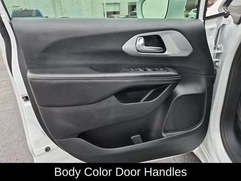 Used 2019 Chrysler Pacifica Touring Plus w/ S Appearance Package FWD image 13