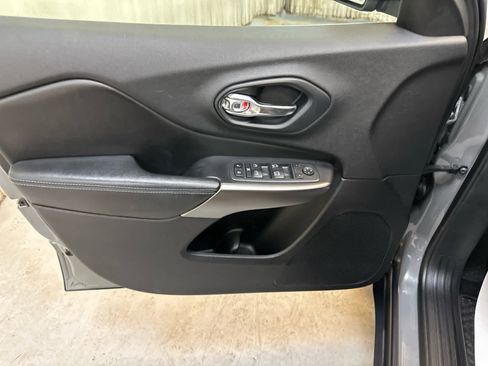 Used 2020 Jeep Cherokee Latitude Plus w/ Cold Weather Group image 26