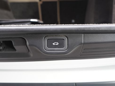 Used 2020 Land Rover Range Rover HSE image 18