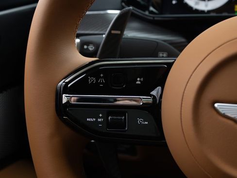 New 2025 Aston Martin Vanquish image 15