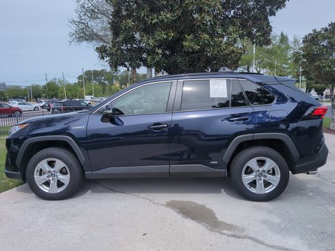 Used 2020 Toyota RAV4 XLE w/ Convenience Package image 7