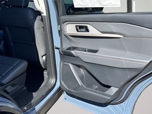 New 2025 Ford Explorer Active w/ Active Comfort Package image 29
