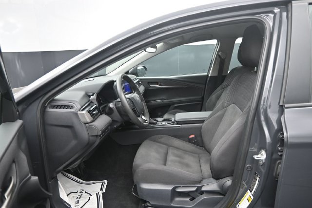Used 2025 Toyota Camry LE FWD image 10