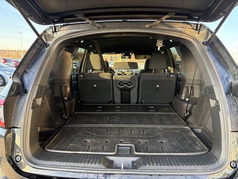 Used 2025 Honda Pilot Sport image 38